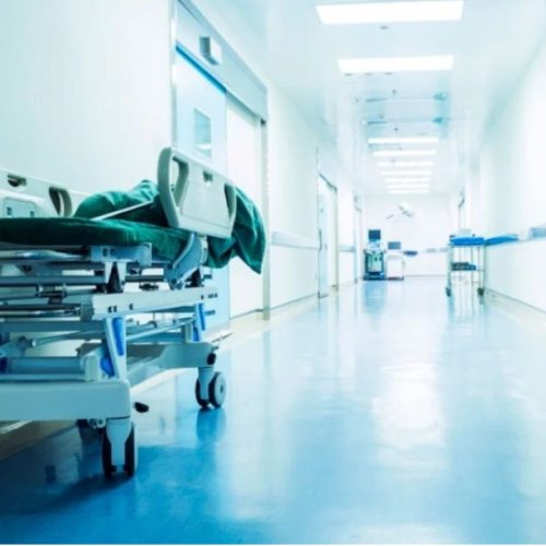 Σοκ στη Θεσσαλονίκη: 20χρονος μαχαιρώθηκε στον θώρακα – Στο νοσοκομείο