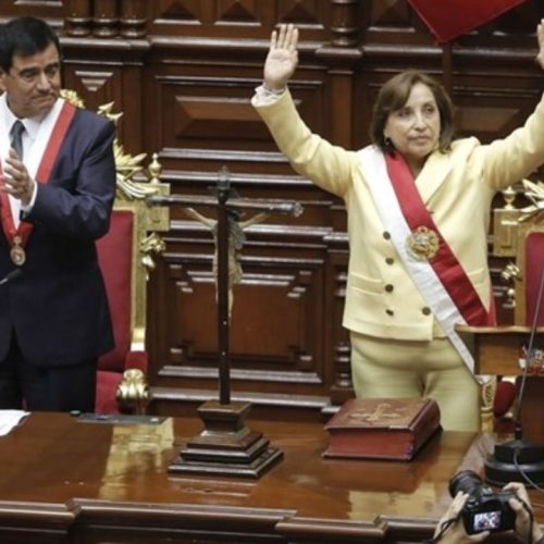 Περού: Βουλευτής αριστερού – επαναστατικού κόμματος είχε βάλει τον βοηθό της να της κόβει τα νύχια…