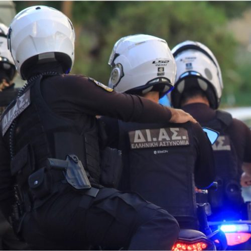 Θεσσαλονίκη: 44χρονος επιτίθεται σε αστυνομικό και δαγκώνει το πόδι του κατά τη σύλληψη