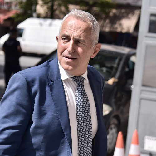 Στο ΠΑΣΟΚ ο Ευάγγελος Αποστολάκης