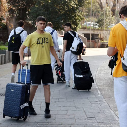 Eπέστρεψε στη Θεσσαλονίκη η Κ18 του Άρη μετά την περιπέτεια στο Άμπου Ντάμπι