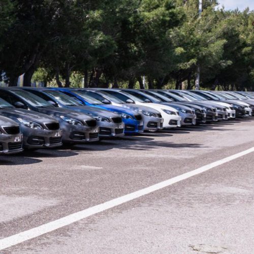 Στο «ΚΥΝΗΓΙ» η ΑΑΔΕ για ανασφάλιστα οχήματα – Πρόστιμα μαμούθ
