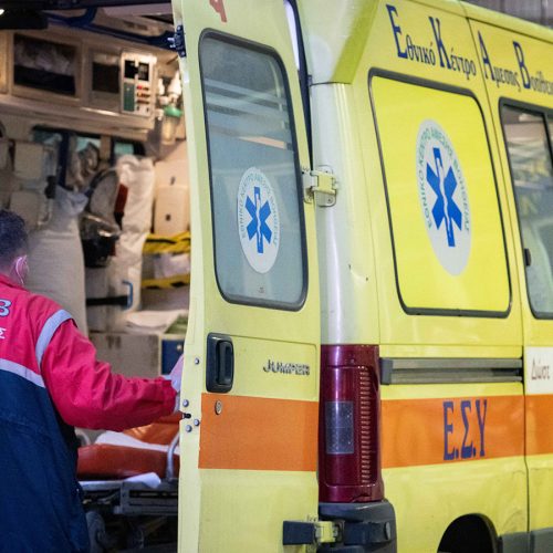 Ανατροπή νταλίκας μετά από σύγκρουση με ΙΧ