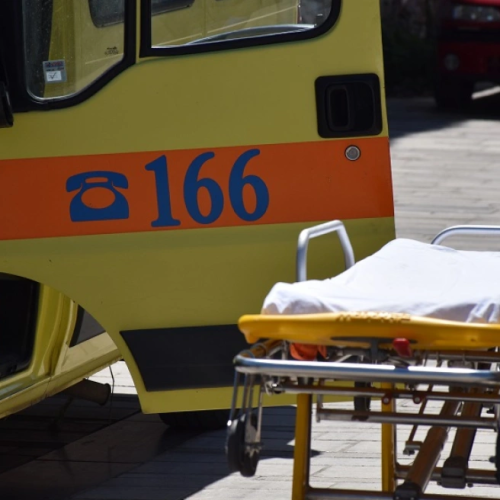 Παρασύρθηκε και εκσφενδονίστηκε – Θάνατος 32χρονης σε «δρόμο-παγίδα» χωρίς φώτα