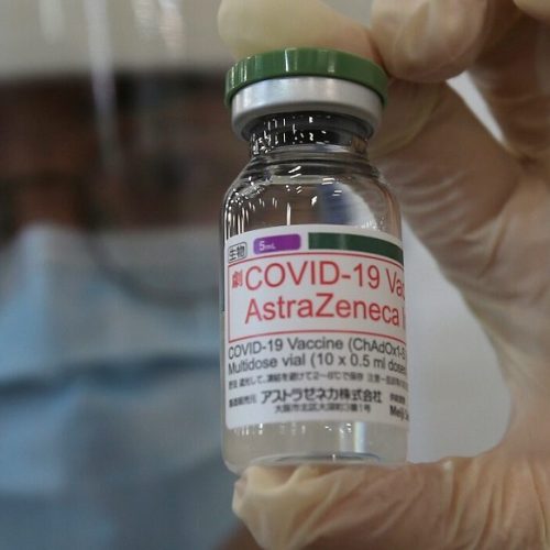 «ΑΠΟΦΑΣΗ-ΒΟΜΒΑ»: 50.000 ευρώ αποζημίωση για «παρενέργεια» από εμβολιασμό με AstraZeneca