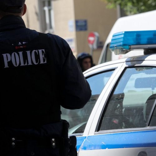 Αστυνομικός-μαϊμού και τηλεοπτική φιγούρα ο άνδρας που συνελήφθη σε καφετέρια