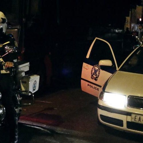 “Μάχη” έξω από κλαμπ στο Μπουρνάζι – Τραυματίστηκε αστυνομικός