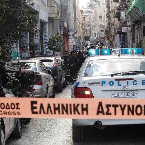 Ισχυρή έκρηξη έξω από νυχτερινό κέντρο στο οποίο είχε μαχαιρωθεί 37χρονος μέχρι θανάτου