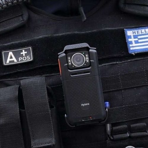 Λαμία: Συνελήφθη αστυνομικός έπειτα από καταγγελία φοιτητή – Τον κατηγορεί ότι τον χτύπησε, επειδή του είπε να κάνει ησυχία