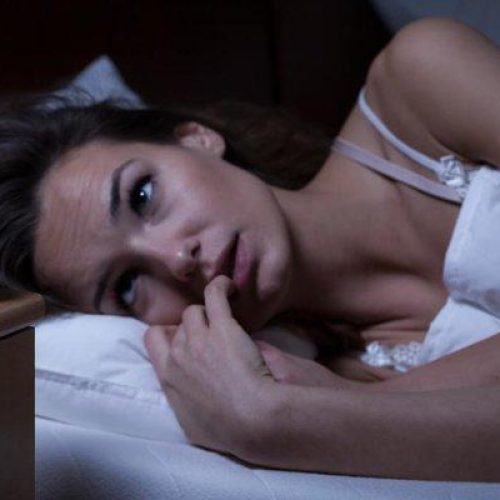«Ποια είναι» η καθημερινή συνήθεια που μας «κλέβει» ώρες ύπνου