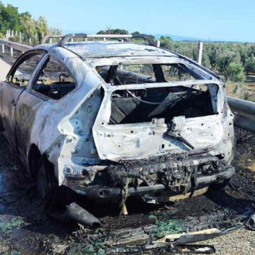Νάξος: «ΦΩΤΙΑ» σε αυτοκίνητο που ήταν εν κινήσει!