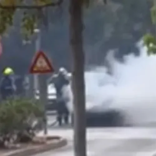 Η στιγμή που φλόγες καταπίνουν Ι.Χ. εν κινήσει στην Αγία Παρασκευή [ΦΩΤΟ]