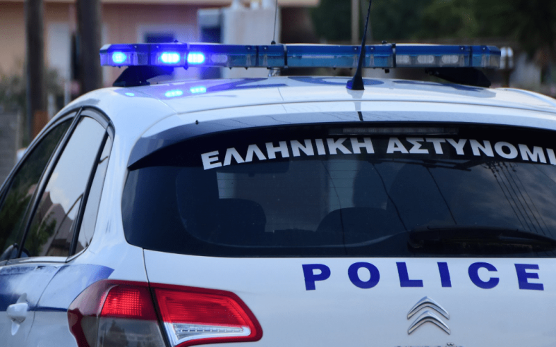 Θρίλερ στο Παγκράτι – Νεκρός άνδρας βρέθηκε τυλιγμένος σε σεντόνια