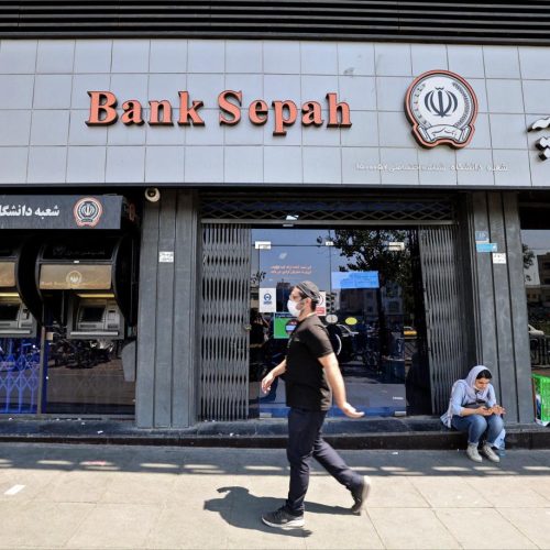 ΤΟ ΙΡΑΝ ΑΠΕΙΛΕΙ ΤΡΑΠΕΖΕΣ ΤΩΝ ΗΠΑ ΚΑΙ ΤΟΥ ΙΣΡΑΗΛ ΣΕ ΑΝΤΙΠΟΙΝΑ ΓΙΑ ΤΗΝ ΕΠΙΘΕΣΗ ΣΕ ΤΡΑΠΕΖΑ ΤΗΣ ΤΕΧΕΡΑΝΗΣ