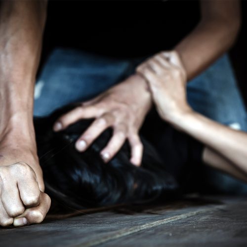 Καταγγελία – σοκ στη Θεσσαλονίκη: Νεαρή κατηγορεί τον σύντροφό της για βιασμό σε ξενοδοχείο