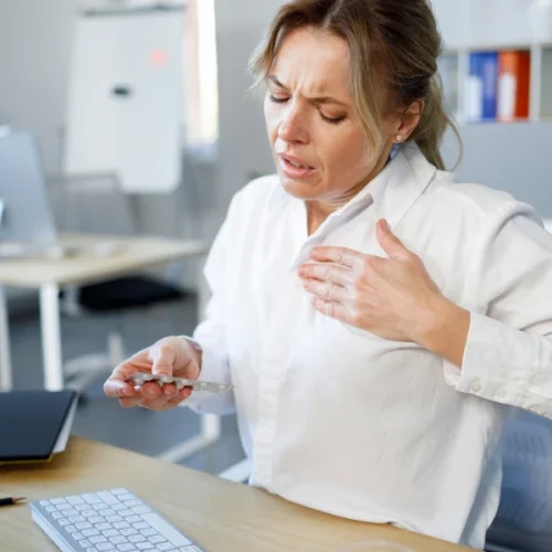 «Ποιος είναι» ο «απρόσμενος» κίνδυνος καρδιακής προσβολής για γυναίκες κάτω των 65