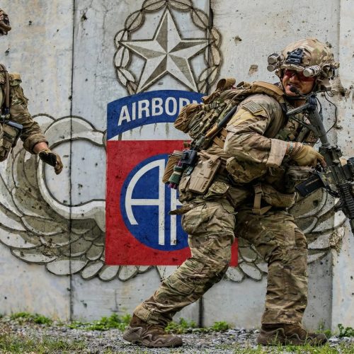 Η επόμενη κίνηση- χερσαία εισβολή των ΗΠΑ στο Ιράν ; Τα στρατεύματα στα εμιράτα ανάβουν  «ΦΩΤΙΕΣ» (ΒΙΝΤΕΟ)