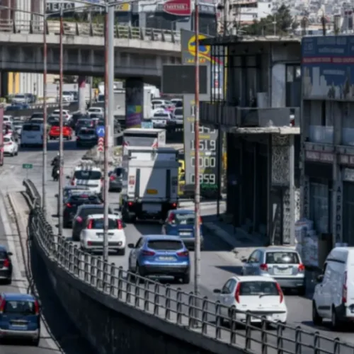 Kίνηση τώρα στην Aττική: Mποτιλιάρισμα στον Kηφισό και τροχαίο στον Aλιμο