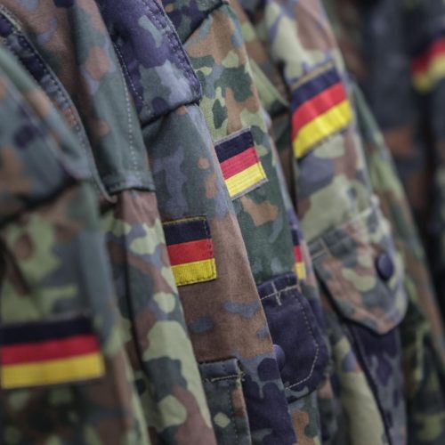 Γερμανία: Πράσινο φως για «εθελοντική» στρατιωτική θητεία εφήβων