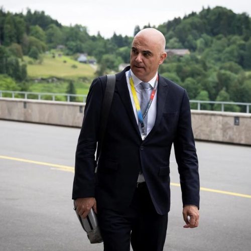 Ο επικεφαλής του Συμβουλίου της Ευρώπης «ΕΠΙΚΡΙΝΕΙ» την προσπάθεια να διευκολυνθεί η απέλαση αλλοδαπών εγκληματιών