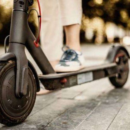 Συνελήφθη 20χρονος αλλοδαπός που παρέσυρε με πατίνι και εγκατέλειψε δικυκλιστή