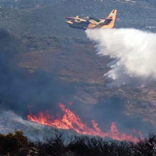 Ανεξέλεγκτη η φωτιά στο Ρέθυμνο: Ενισχύθηκαν οι πυροσβεστικές δυνάμεις
