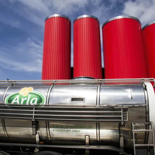 Η Arla της Δανίας και η DMK της Γερμανίας θα δημιουργήσουν ευρωπαϊκό γαλακτοκομικό γίγαντα