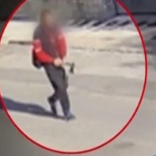 Πανικός στα Βριλήσσια: Άνδρας προκάλεσε ζημιές με τσεκούρι σε κατοικίες και όχημα