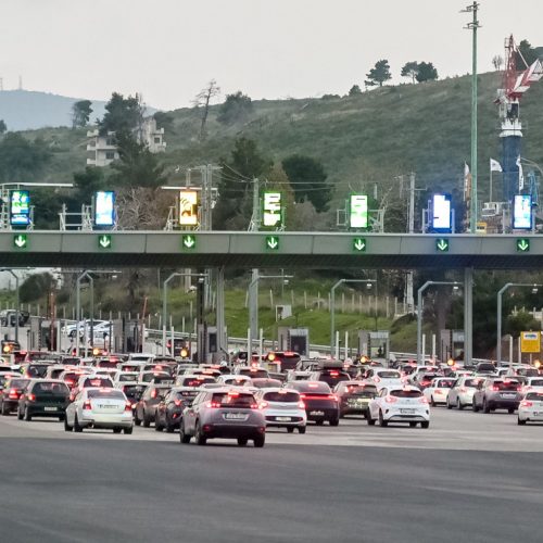 Κίνηση–κορμός στους δρόμους: Ουρές χιλιομέτρων σε Αφίδνες και Ελευσίνα, Κηφισός στο «κόκκινο»