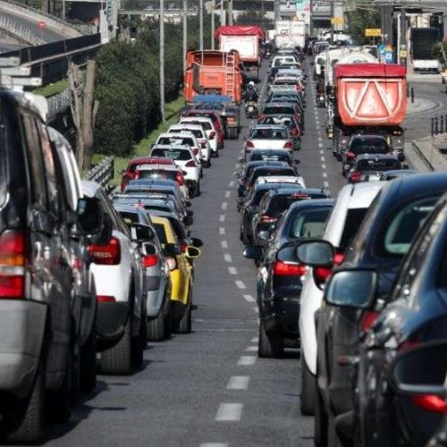 Κυκλοφοριακό κομφούζιο στην Αττική Οδό – Έως 25’ οι καθυστερήσεις μετά τη βροχή