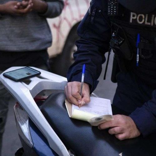 Νέος ΚΟΚ: «Βροχή» προστίμων για οδήγηση χωρίς κράνος – Πάνω από 2.000 παραβάσεις