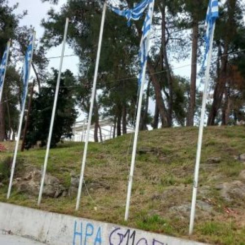 “ΝΤΡΟΠΗ” – ΕΛΛΗΝΙΚΕΣ ΣΗΜΑΙΕΣ ΚΥΜΑΤΙΖΟΥΝ ΚΟΥΡΕΛΙΑΣΜΕΝΕΣ