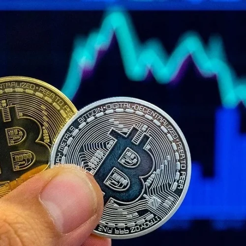 Προφυλακίστηκαν τρεις κατηγορούμενοι για την απάτη – «πυραμίδα» με κρυπτονομίσματα – Ελεύθεροι με όρους οι άλλοι 14