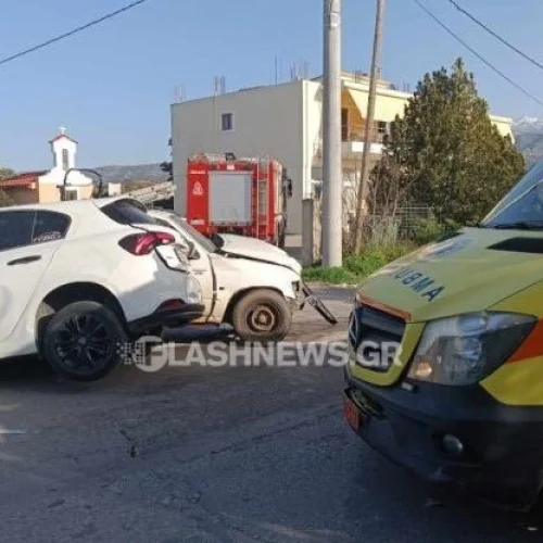 Τροχαίο στα Χανιά: Αυτοκίνητο συγκρούστηκε με φορτηγό – Εγκλωβίστηκε ο οδηγός