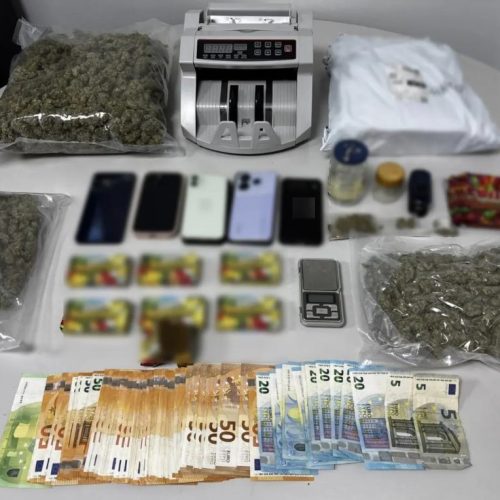 Συνελήφθησαν 3 νεαρά άτομα μέλη εγκληματικής ομάδας, που διακινούσαν κάνναβη με ταχυδρομικά δέματα