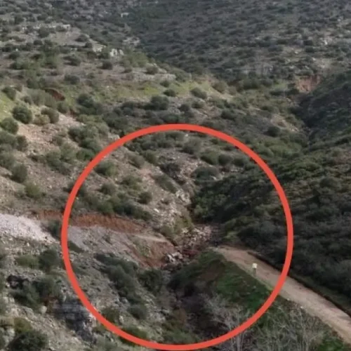 Σφοδρή καταγγελία Παπανικολάου για πρόχειρα έργα του ΔΕΔΔΗΕ στον Υμηττό – Λάσπη και εκτεθειμένα καλώδια στην Άνω Γλυφάδα
