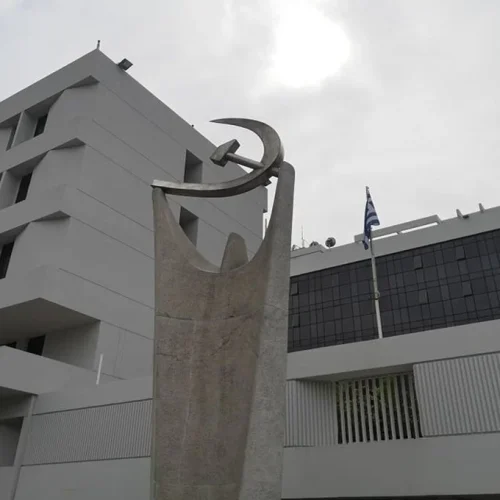 ΝΔ, ΠΑΣΟΚ και ΕΛΑΣ αντιπαρατίθενται για το ποιος είναι πιο διαπλεκόμενος