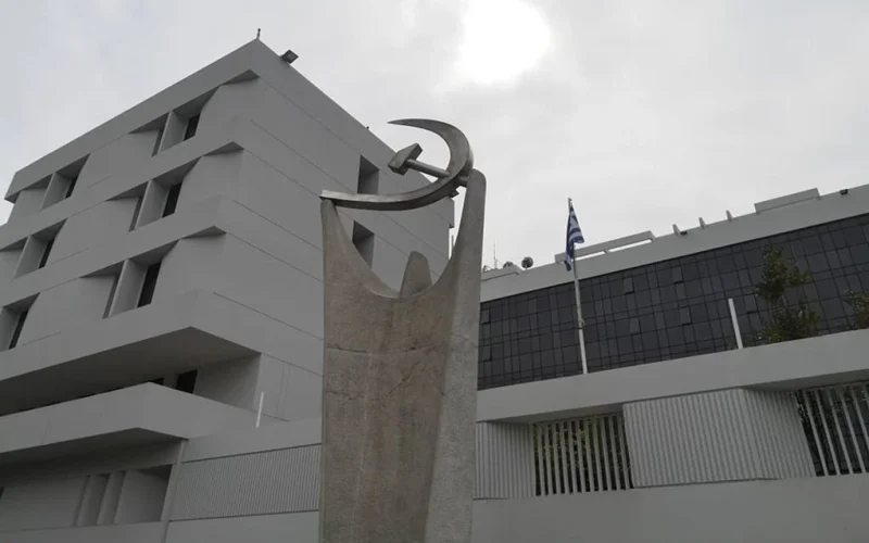 ΝΔ, ΠΑΣΟΚ και ΕΛΑΣ αντιπαρατίθενται για το ποιος είναι πιο διαπλεκόμενος