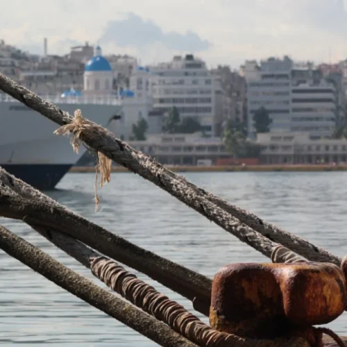 Προβλήματα στα δρομολόγια των πλοίων λόγω θυελλωδών ανέμων, ποια γίνονται και ποια όχι