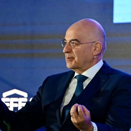Έκτός ελληνικών χωρικών υδάτων μετέφερε τη Λευκάδα ο Δένδιας