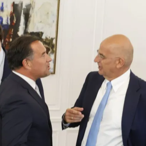 «ΒΟΜΒΕΣ» στο γαλάζιο στατόπεδο – Υπουργοί καρφώνουν υπουργούς!