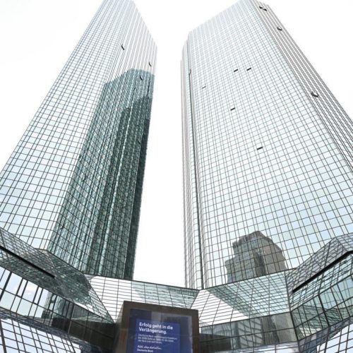 Έφοδος στα κεντρικά της Deutsche Bank: Έρευνα για ξέπλυμα μαύρου χρήματος με εμπλοκή Αμπράμοβιτς