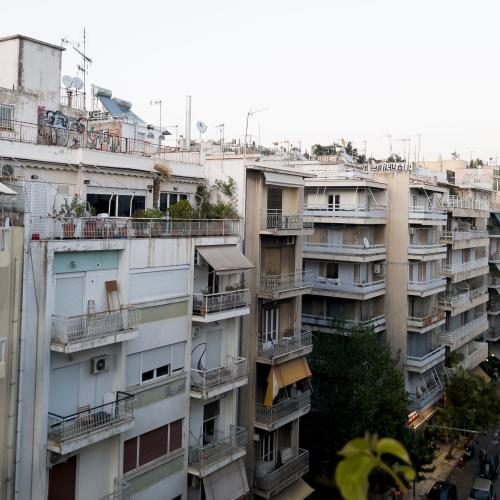 ΔΝΤ και στεγαστική κρίση: Προτάσεις για φόρο στα κλειστά ακίνητα και αλλαγές στις μισθώσεις