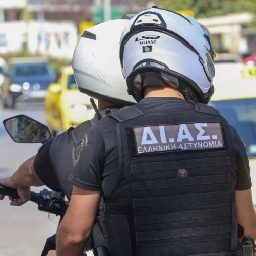 Αγία Βαρβάρα: Χειροπέδες σε δύο 24χρονους μετά από ληστεία σε πρατήριο υγρών καυσίμων
