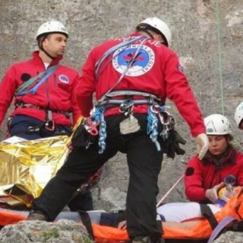 ΔΙΑΣΩΖΟΥΝΕ ΤΟΥΣ ΛΑΘΡΟΜΕΤΑΝΑΣΤΕΣ ΧΩΡΙΣ ΝΑ ΒΛΕΠΟΥΝΕ ΤΑ ΚΟΣΤΗ ΚΑΙ ΒΑΖΟΥΝΕ ΤΕΛΟΣ ΣΤΙΣ ΔΩΡΕΑΝ ΔΙΑΣΩΣΕΙΣ ΣΤΟΝ ΟΛΥΜΠΟ ΚΑΙ ΣΤΑ ΕΛΛΗΝΙΚΑ ΒΟΥΝΑ