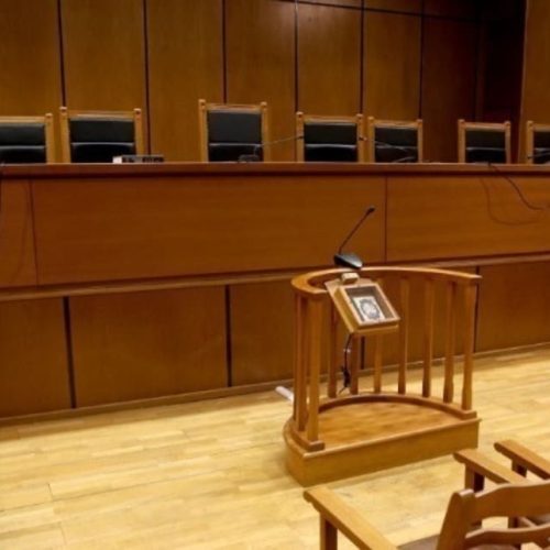 «Στο Εδώλιο» ξανά ο «ΜΑΚΕΛΑΡΗΣ» του Βόλου – «Δολοφόνησε» δυο γυναίκες και σήμερα «έδωσε» Πανελλαδικές