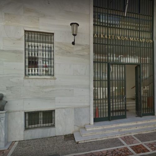 Άνδρας κατέρρευσε και «έσβησε» ξαφνικά έξω από το δικαστήριο Αμαλιάδας