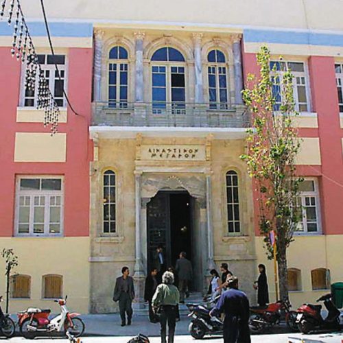 Χειροπέδες σε 27χρονο «πιστολέρο» που άνοιξε πυρ κατά συγχωριανού του στο Ηράκλειο