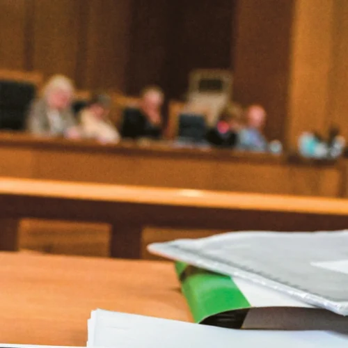 Δικηγόρος «μαϊμού» εξαπατούσε πολίτες με πλαστές δικαστικές αποφάσεις – Όλη η δικογραφία