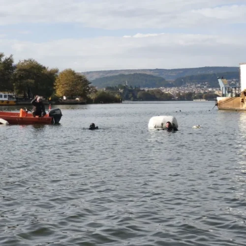 58 τόνοι σκουπιδιών στο βυθό της λίμνης Παμβώτιδα – Επιχείρηση υποβρύχιου καθαρισμού